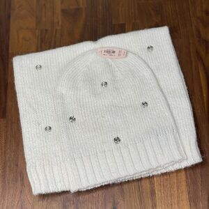 Elegant White Knit Beanie and Scarf Set